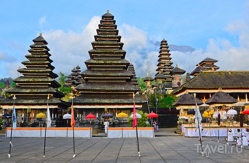 Пура-Бесаких - крупнейший храмовый комплекс на Бали / Индонезия