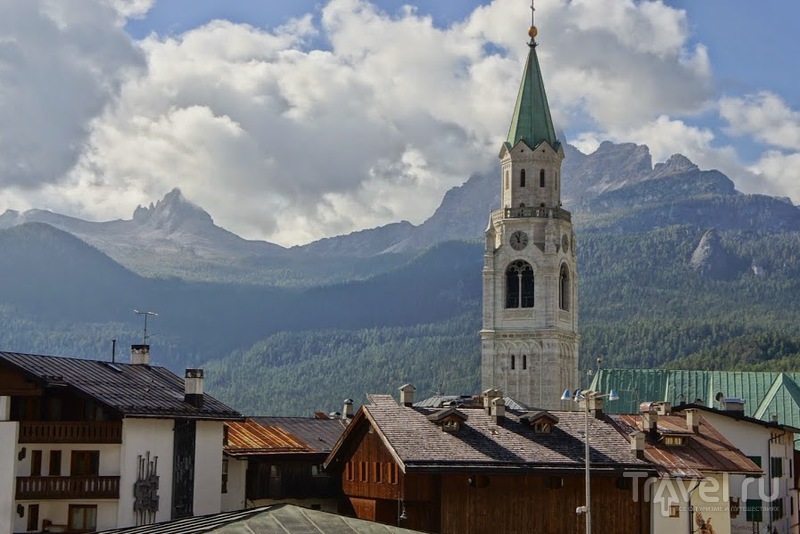 Südtirol, Indian Summer in the Dolomites.  Lavarella  Lagazuoi /   