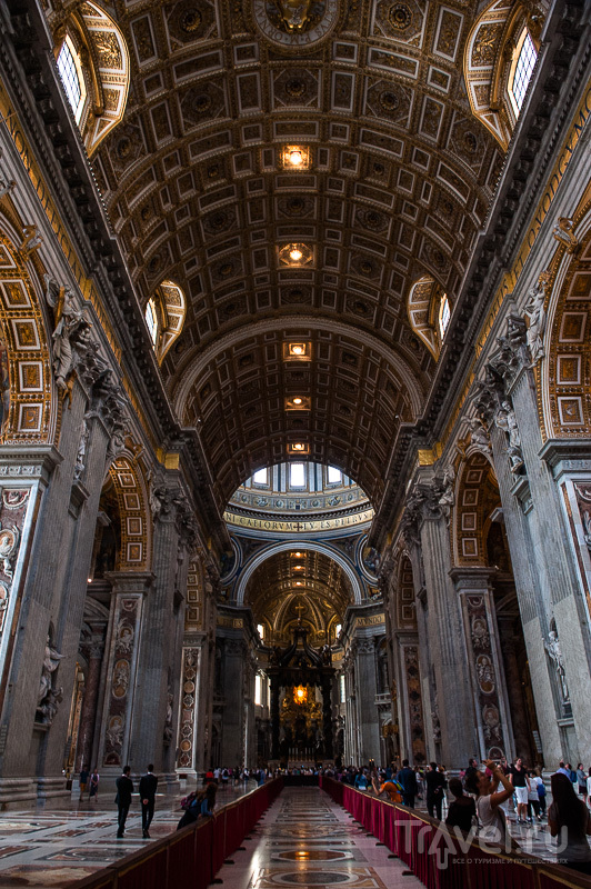 Религиозная пряжка на итальянском сапожке / Ватикан