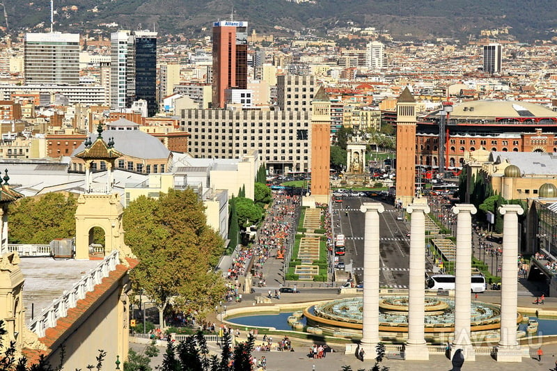 Обзорная площадка Барселоны на холме Монжуик / Испания