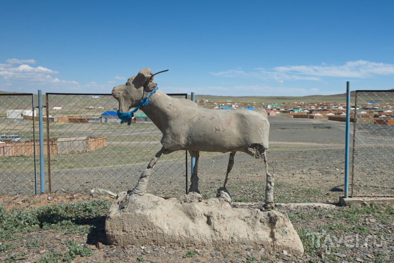 Монументальное зодчество гобийских поселков / Монголия