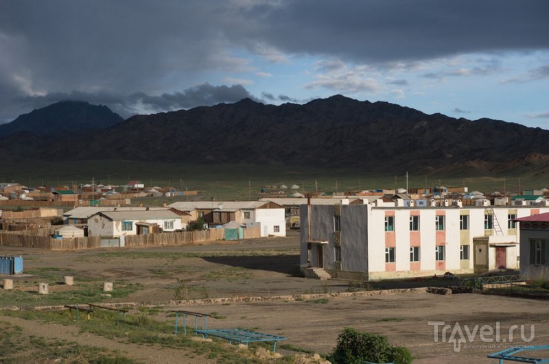 Монументальное зодчество гобийских поселков / Монголия