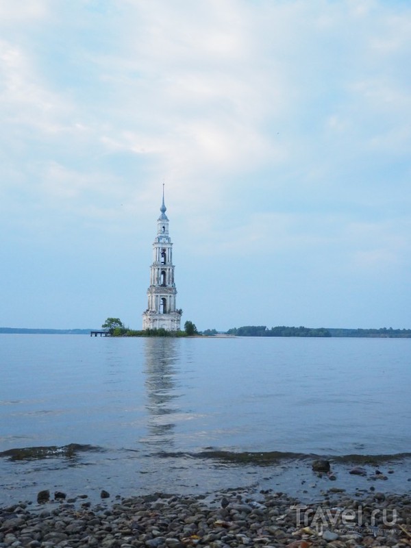 Затопленная колокольня в Калязине / Россия