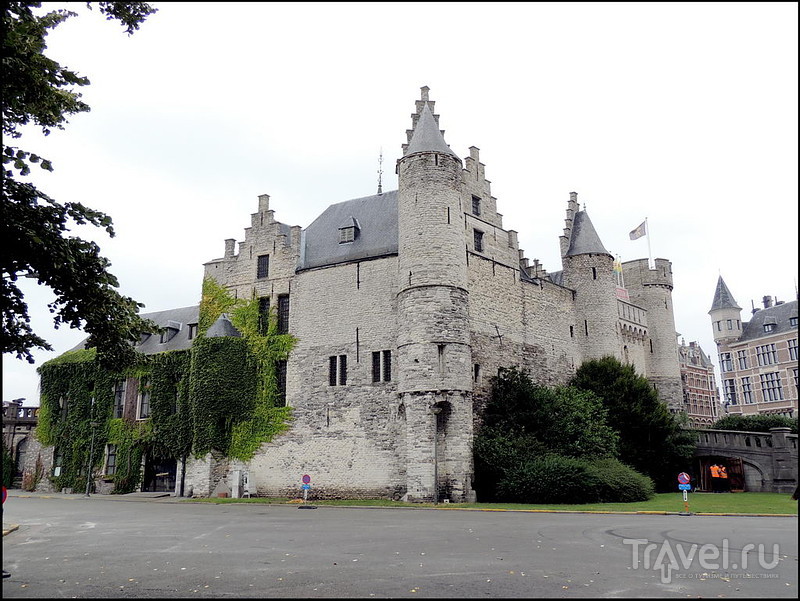 Антверпен. Замок Het Steen, набережная Шельды / Бельгия