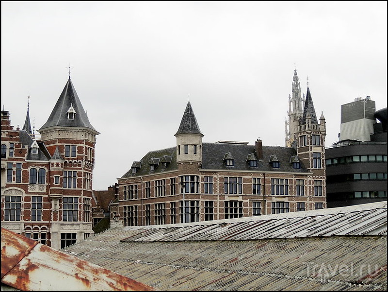 Антверпен. Замок Het Steen, набережная Шельды / Бельгия