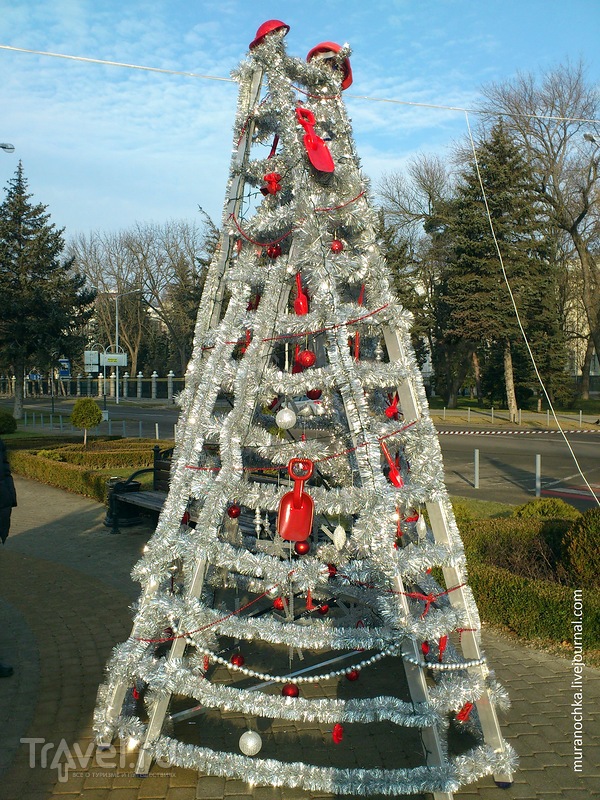 Парад необычных новогодних ёлок в Краснодаре / Россия
