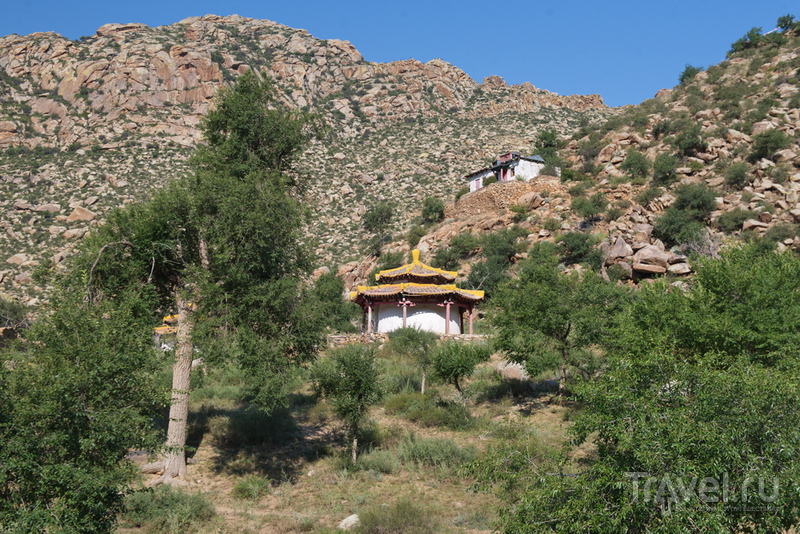 Тантрический монастырь Овгон Хийд в центре Монголии / Монголия