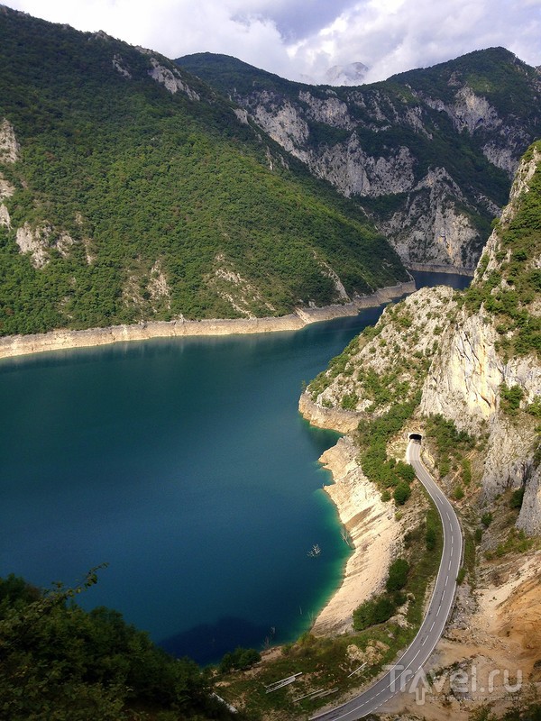 Пивское озеро в Черногории в разные времена года / Фото из Черногории
