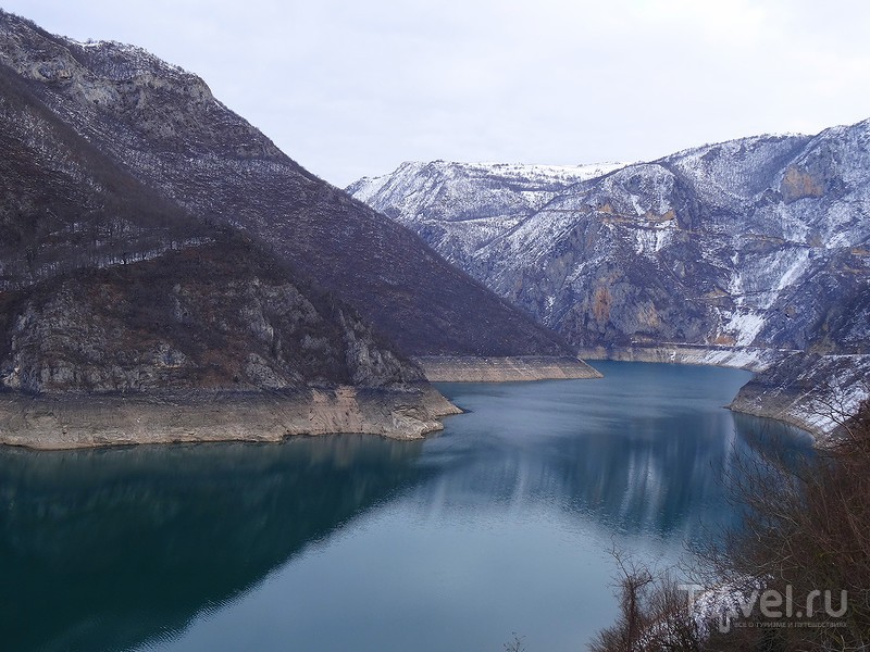 Пивское озеро в Черногории в разные времена года / Фото из Черногории