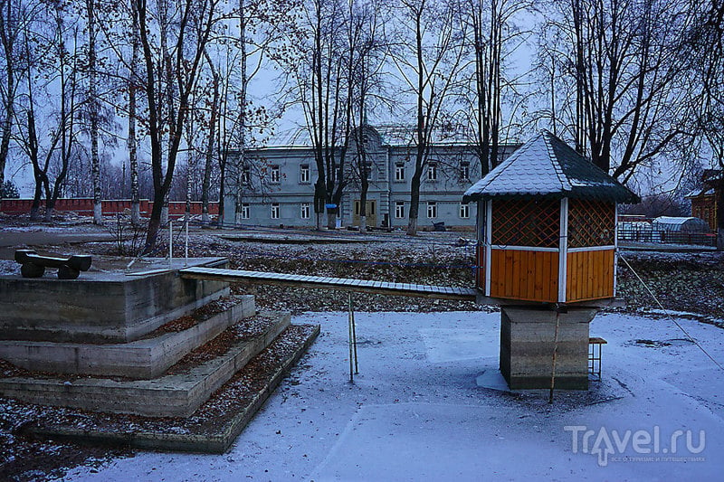 Крестовоздвиженский  монастырь после захода солнца / Фото из России