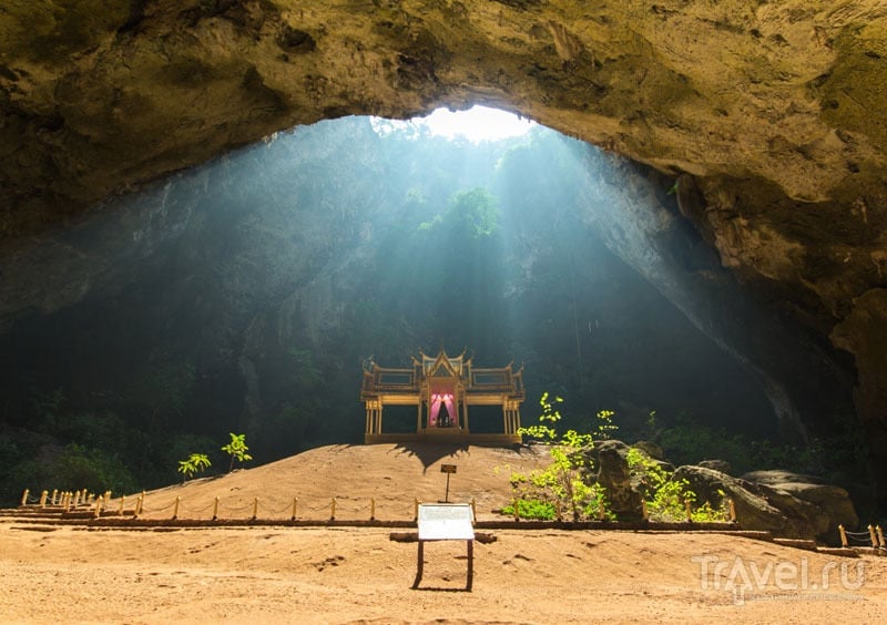 Лучшее время для посещения пещеры Прайя-Након – утро / Таиланд