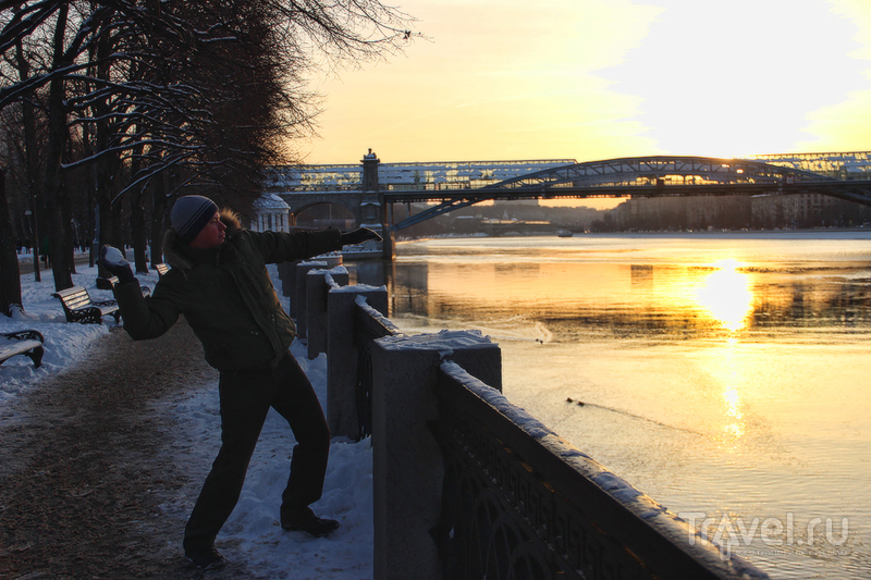 I follow the Moskva down to Gorky Park / 