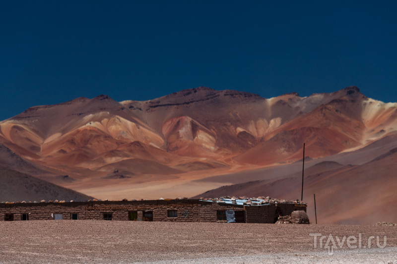 Рождённый в дороге чтит табора корни, и помнит пустыни умытый дождём... / Фото из Боливии