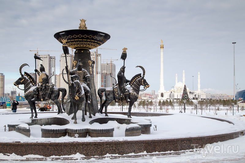 Астана. Национальный музей и монумент Байтерек / Фото из Казахстана