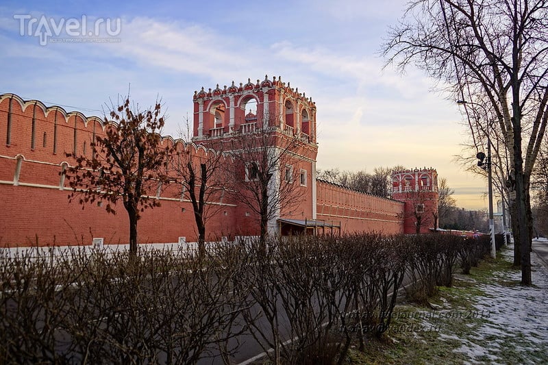 Донской монастырь - стены, храмы, горельефы / Фото из России