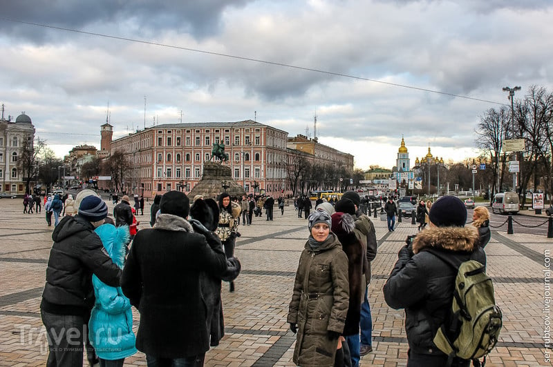 Две площади Киева / Украина