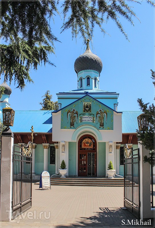 Храм Святой Троицы в Адлере / Россия