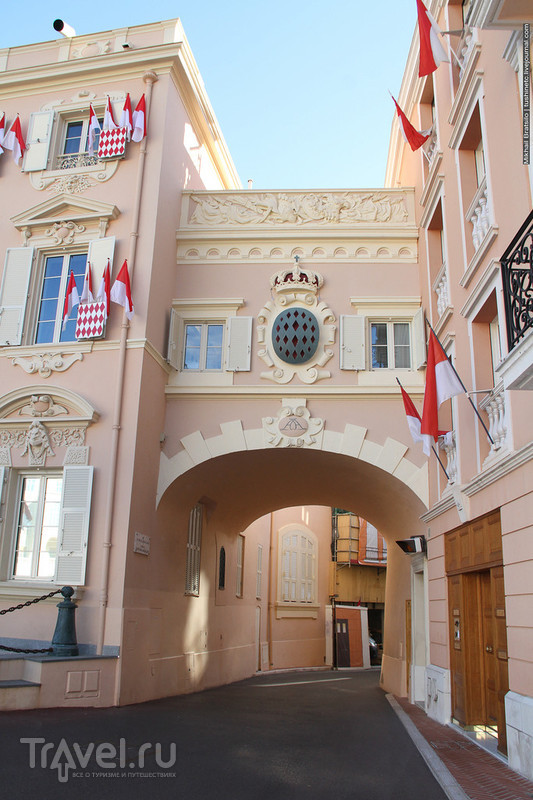 Прогулка около княжеского дворца Монако / Монако