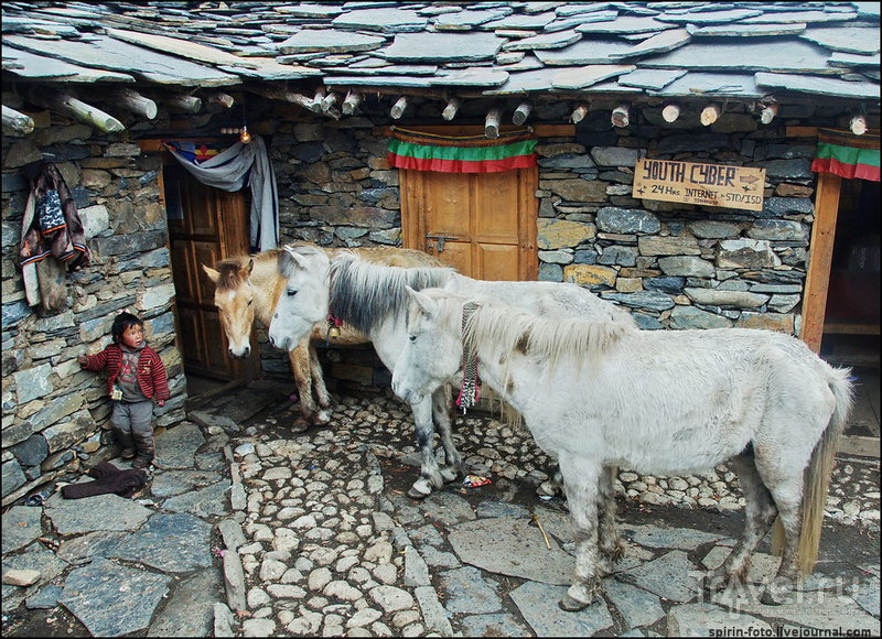 Непал, треккинг вокруг Манаслу с посещением долины Цум. Состязание лучников / Непал