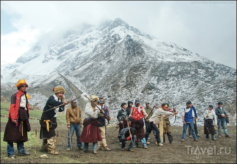 Непал, треккинг вокруг Манаслу с посещением долины Цум. Состязание лучников / Непал