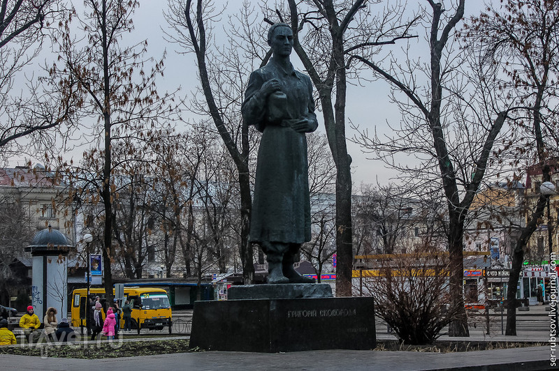 Кому в Киеве памятники ставят / Украина