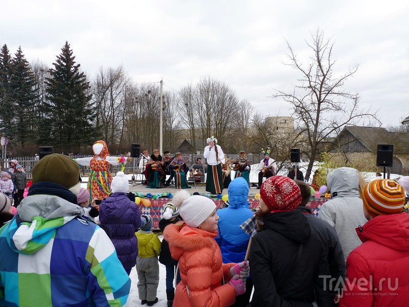 Празднование Масленицы в Изборске (Псковская область). 22 февраля 2015 года / Россия
