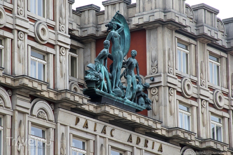 Вацлавская площадь - самая длинная площадь Праги / Чехия