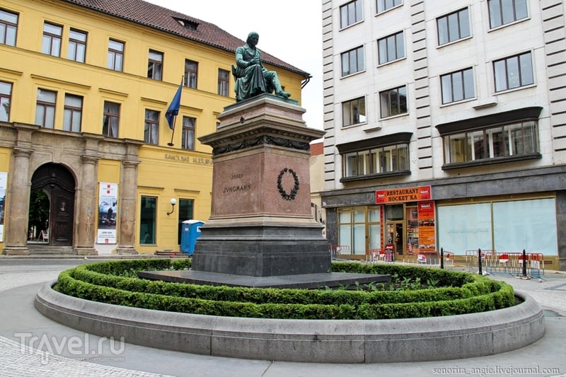 Вацлавская площадь - самая длинная площадь Праги / Чехия