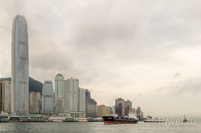 На пароме через бухту Виктория / Фото из Гонконга