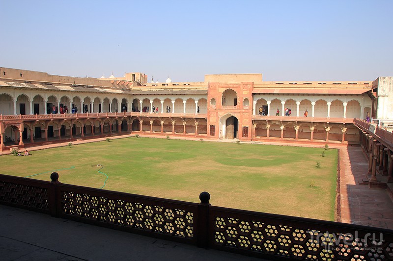 .  (Agra)    (Fatehpur Sikri) / 