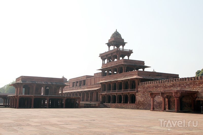 .  (Agra)    (Fatehpur Sikri) / 