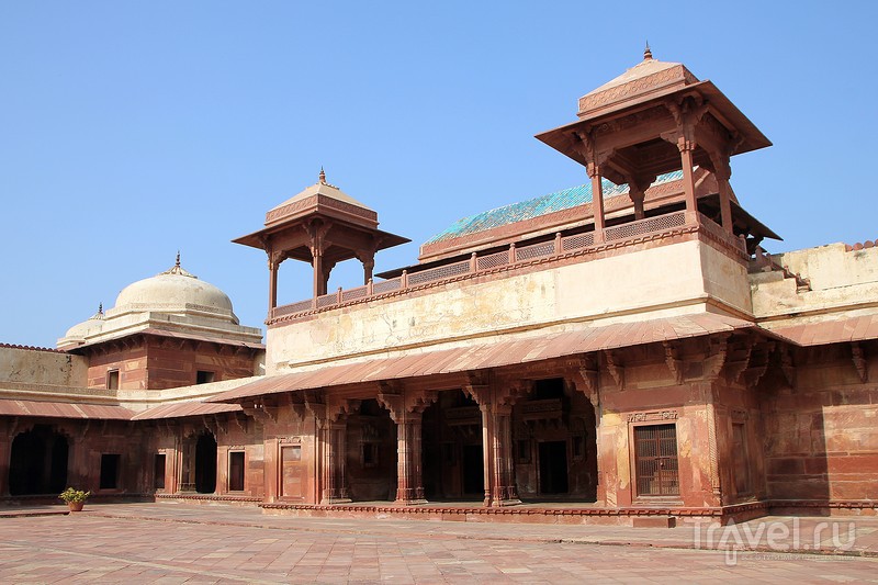 .  (Agra)    (Fatehpur Sikri) / 