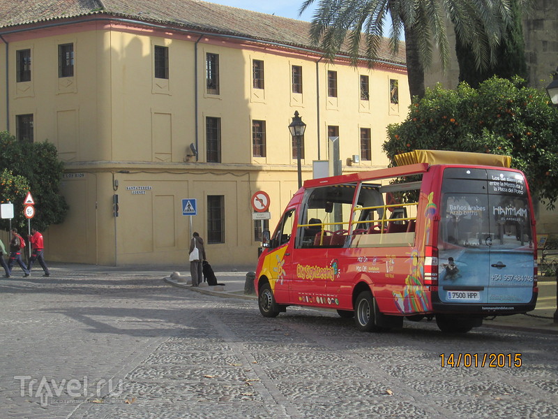 Кордова. Маршрут маленького туристического автобуса / Испания