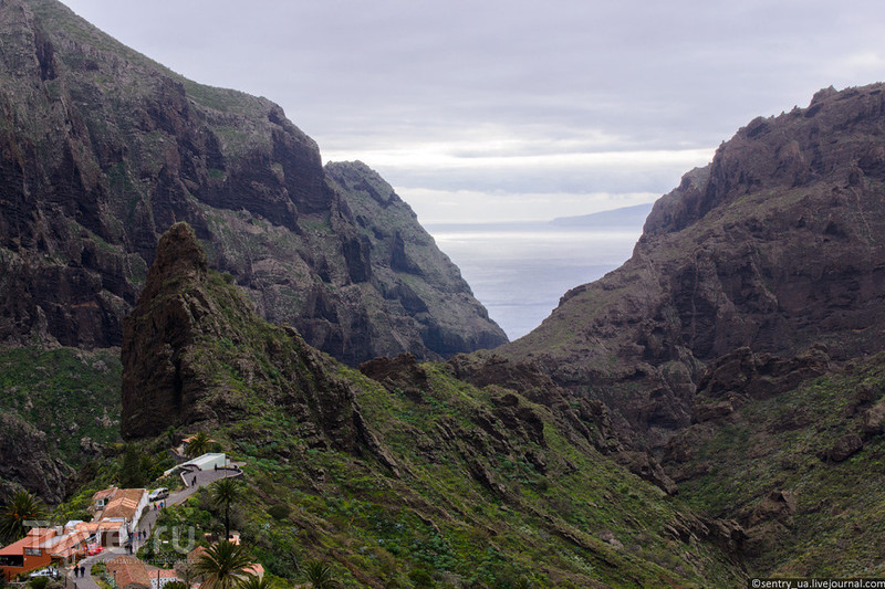 Тенерифе. Мыс Тено и скалы Лос Гигантеc / Фото из Испании