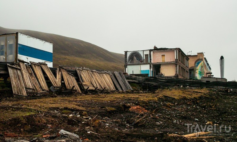   . ,   Svalbard. Barentsburg /   