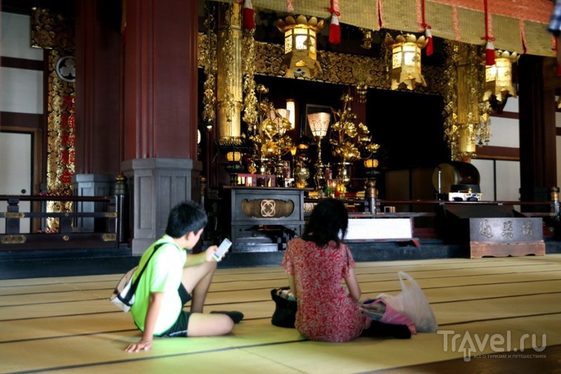 Кавасаки. В двориках монастыря Кавасаки-дайси / Япония