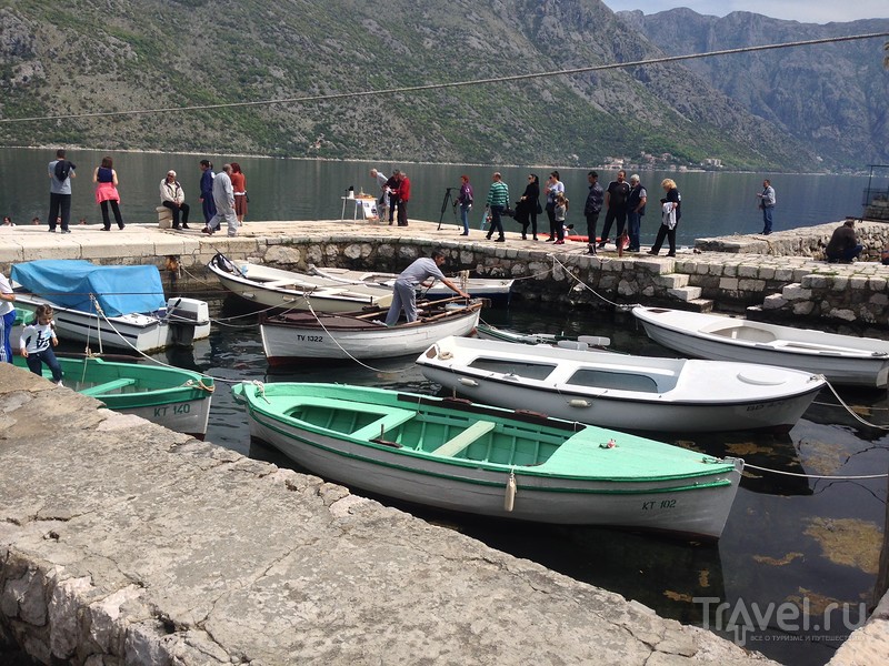 Соревнования на деревянных лодках в Боко-Которском заливе / Черногория