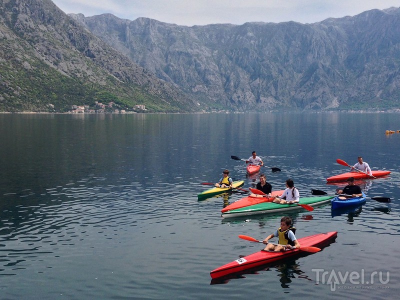 Соревнования на деревянных лодках в Боко-Которском заливе / Черногория