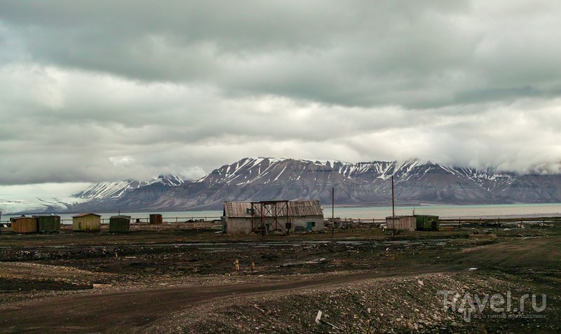   . ,   Svalbard. Pyramiden /   