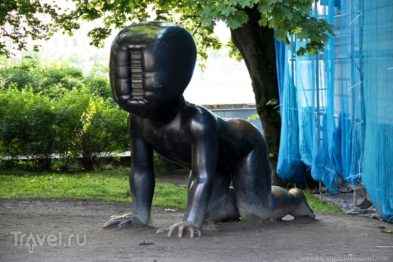 Невероятные скульптуры Давида Черны в Праге / Чехия