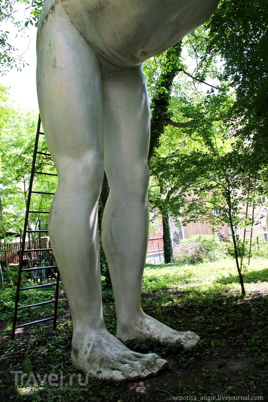 Невероятные скульптуры Давида Черны в Праге / Чехия