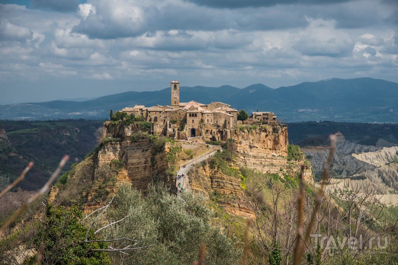    (Civita di Bagnoregio),  /   