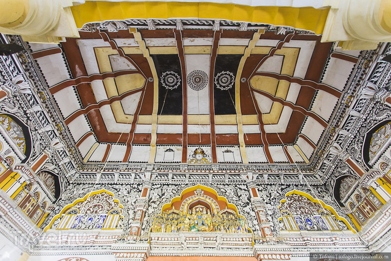 .     (Thanjavur Maratha Palace) / 