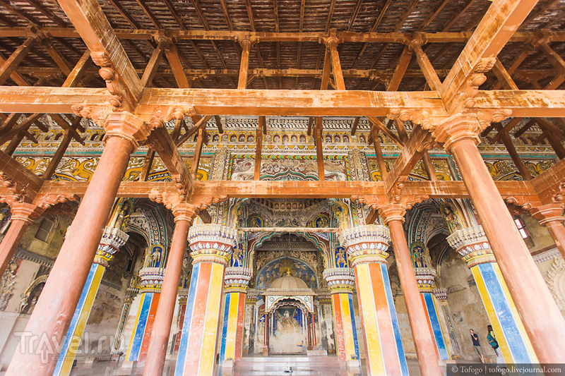 .     (Thanjavur Maratha Palace) / 