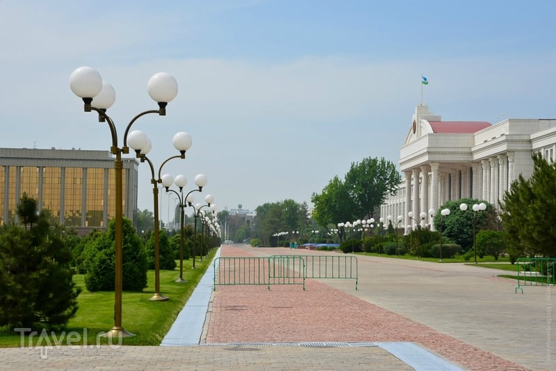 Глобус Узбекистана / Фото из Узбекистана