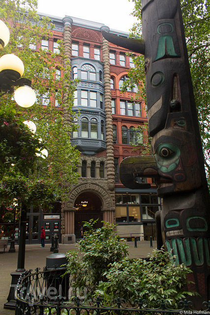 Seattle: Pioneer Square   / 