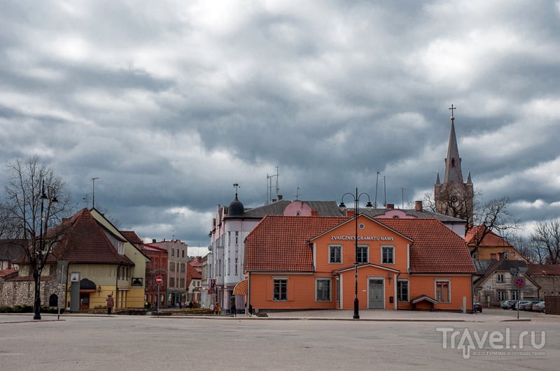 Пыльный маленький город... / Фото из Латвии