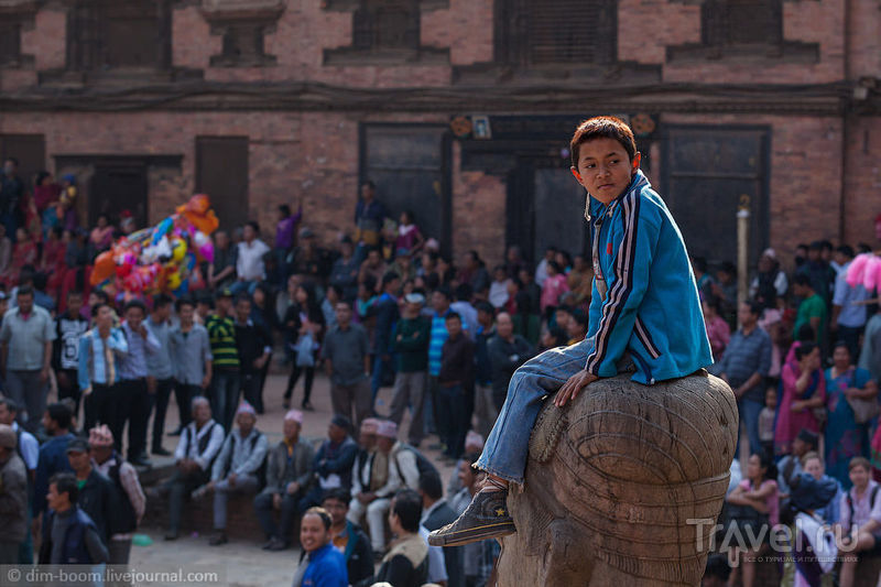 Новый 2072 год в Бхактапуре. Вечернее шоу / Непал