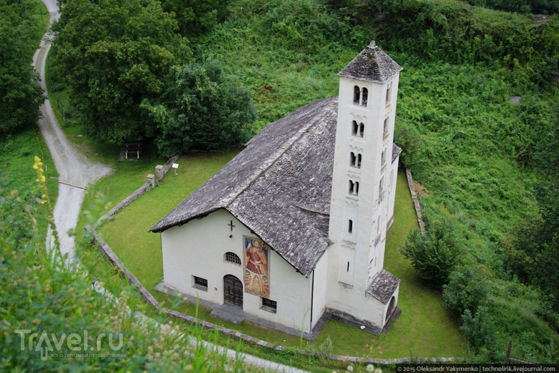 Castello di Mesocco - живописные руины средневекового замка в Швейцарии / Фото из Швейцарии