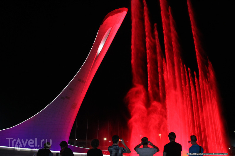 Шоу фонтанов в Олимпийском парке Сочи / Россия